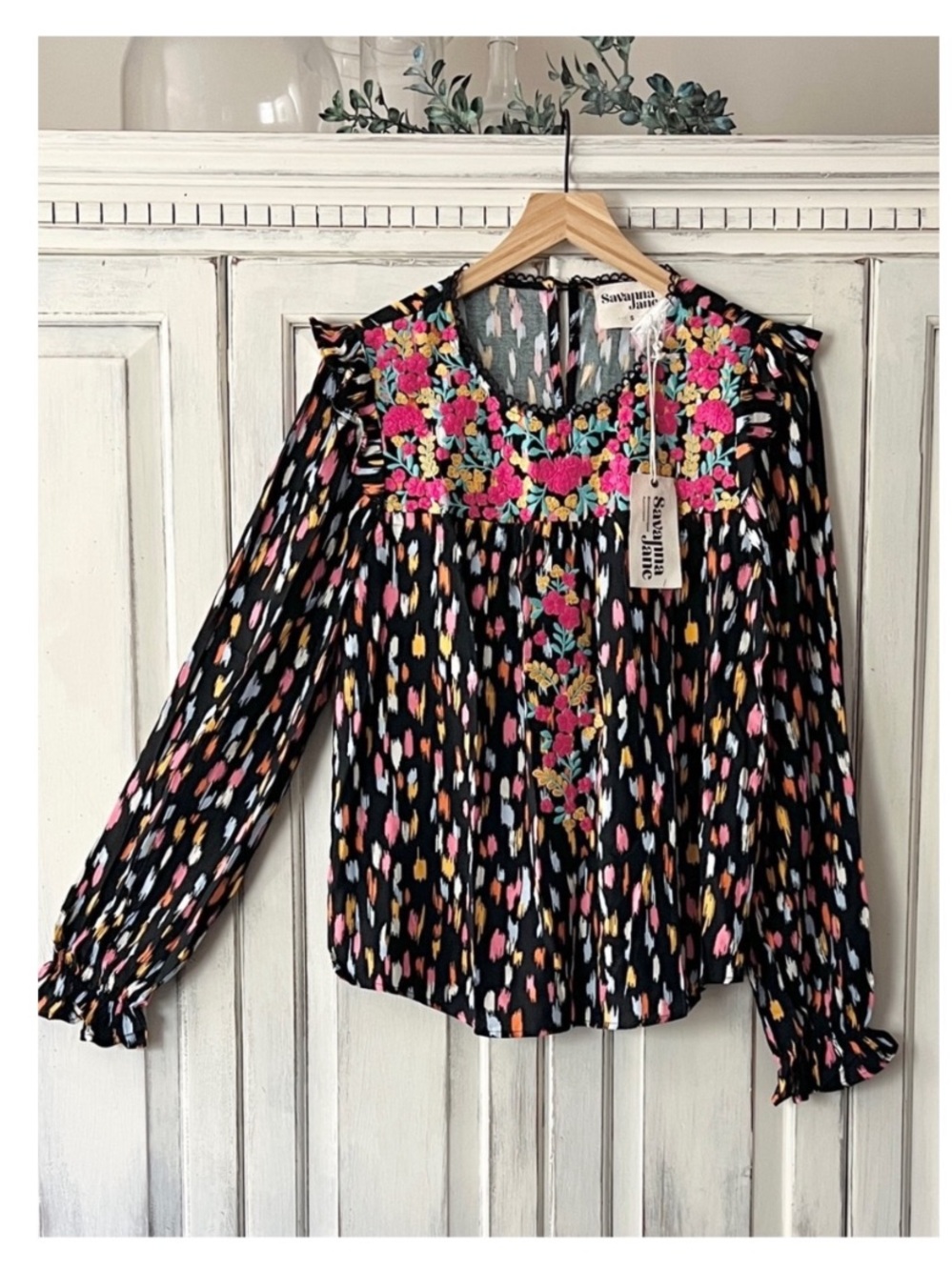 NWT SAVANNA JANE Long Sleeve Top in Black/Pink/Blue with Floral Embroidery